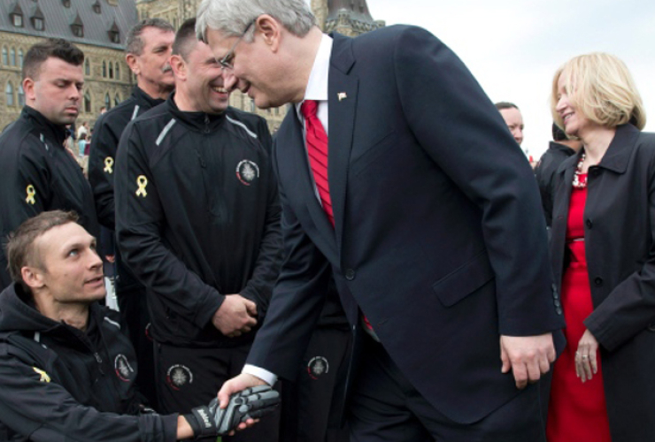 Harper and veterans in the Soldier On program, Nov. 2014. CP file photo