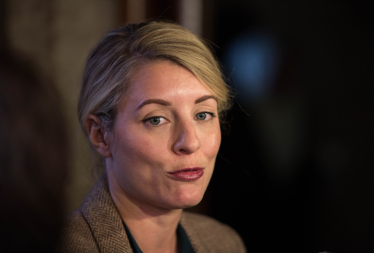 Mélanie Joly, Bombardier, executive bonuses