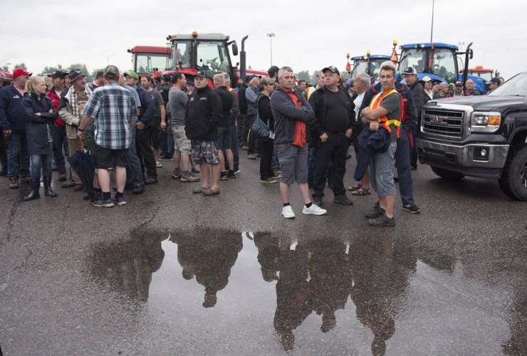 Local dairy farmers, protest, dairy supply management, Quebec, tractors, Prime Minister Justin Trudeau, Saguenay,