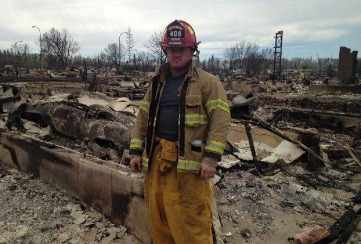 firefighter, Mark Stephenson, Alberta oilsands capital, home, rebuild, 