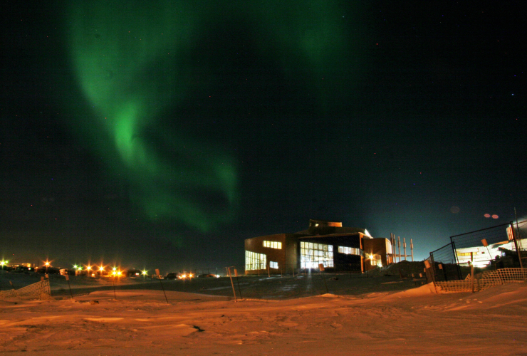 aurora, cambridge bay, chars, Arctic, government of Canada photo