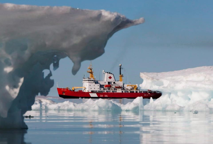 Canadian Coast guard, medium icebreaker Henry Larsen, Allen Bay, Operation Nanook,