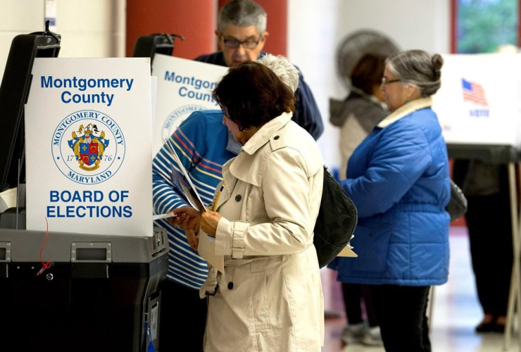 People, cast, vote, scanner machine, polling place, U.S. midterm election, 