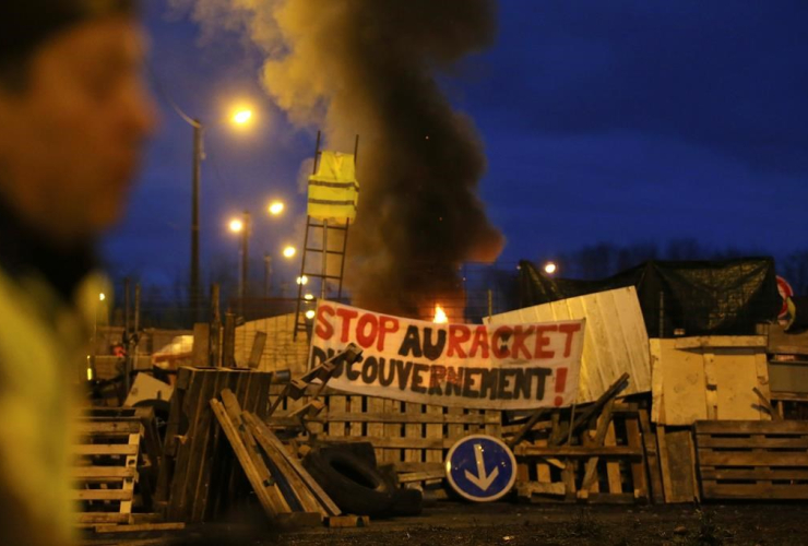 demonstrator, barricade, yellow jackets, fuel depot, Le Mans, western France,