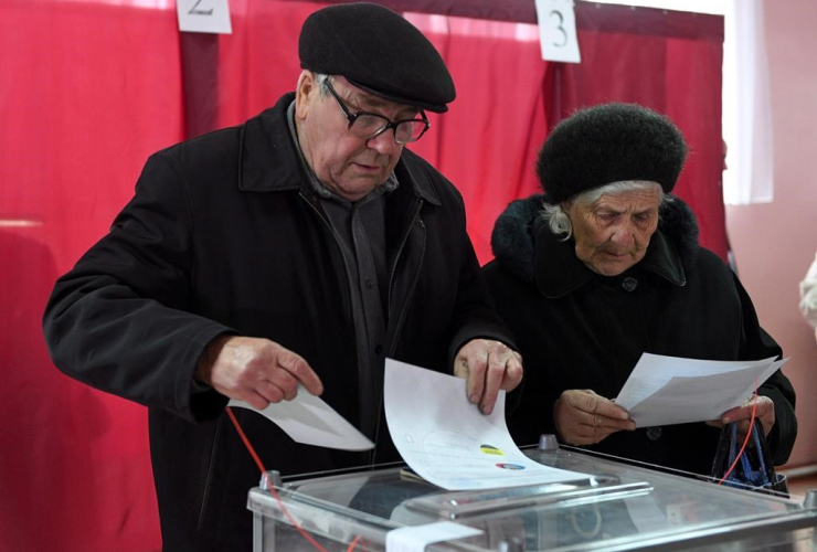 People, ballots, polling station, Donetsk, Ukraine,