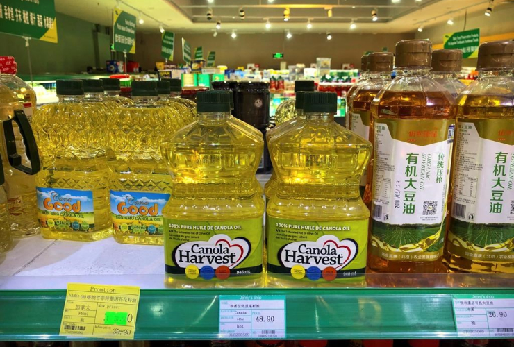 Bottles of Canola Harvest brand, canola oil, Richardson International,