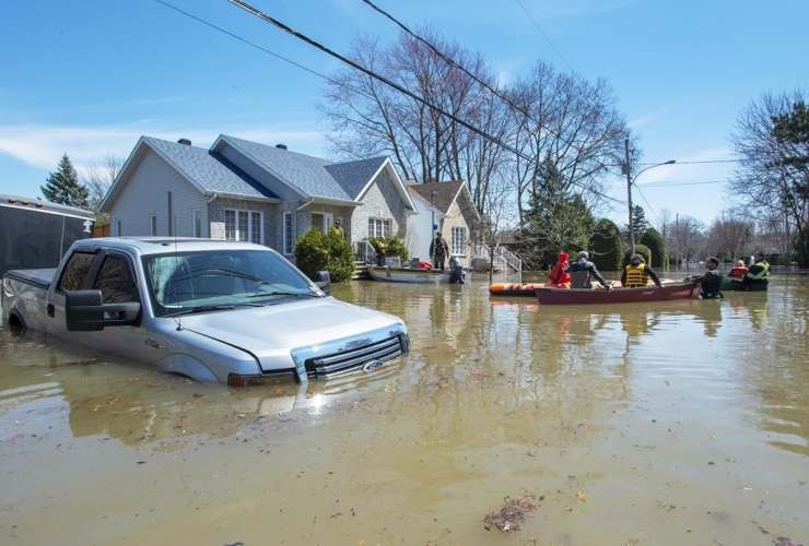 Quebec Provincial Police, evacuees, flooded homes, Ste.Marthe-sur-la-Lac,