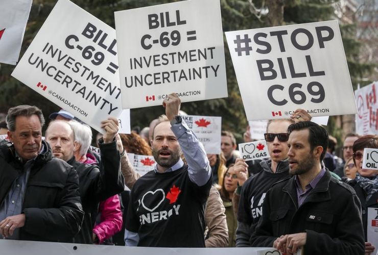 Pro-pipeline supporters, rally, 