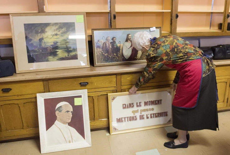 member, Sisters of Sainte-Anne, sale, convent, Montreal,