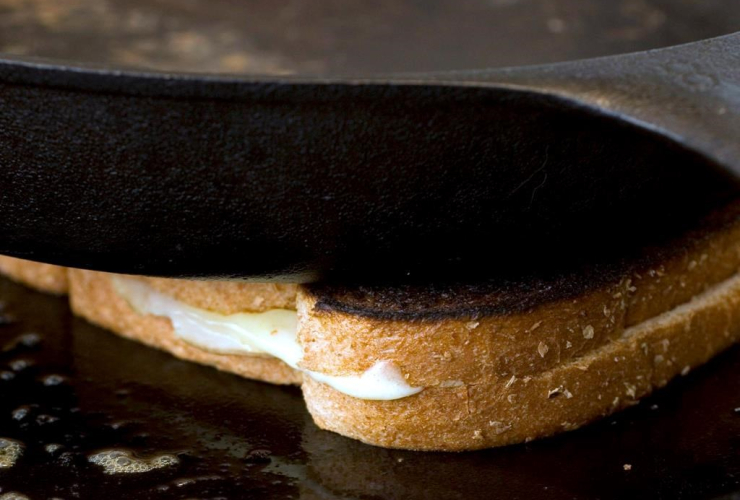 cast iron pan, grilled cheese sandwich, 