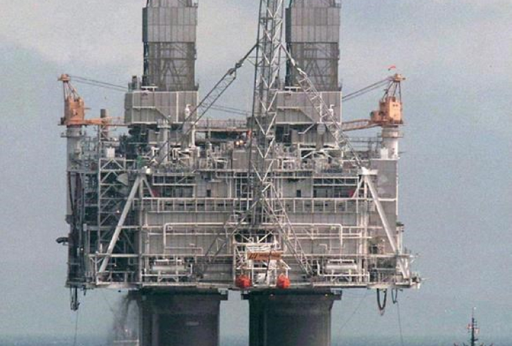 tug, Hibernia platform, Bull Arm, Trinity Bay, Nfld., 