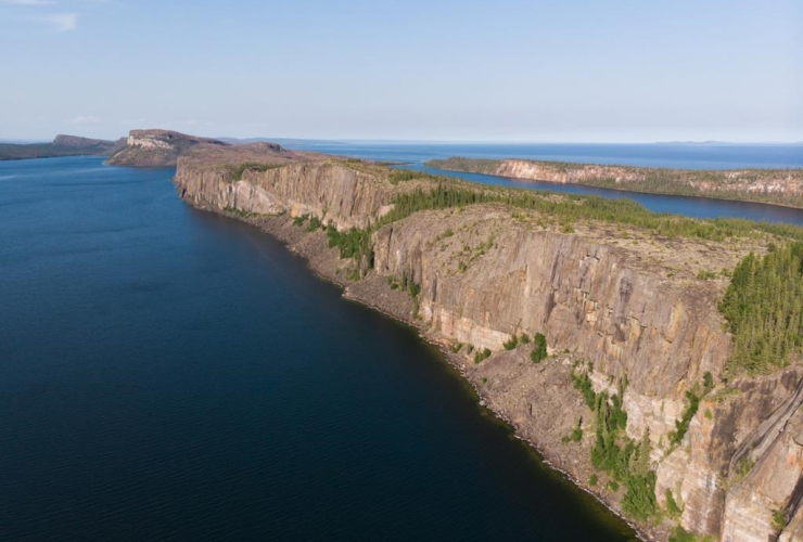 Cliffs, Pethei Peninsula, Tu Nedhe, Great Slave Lake, Thaidene Nene, 