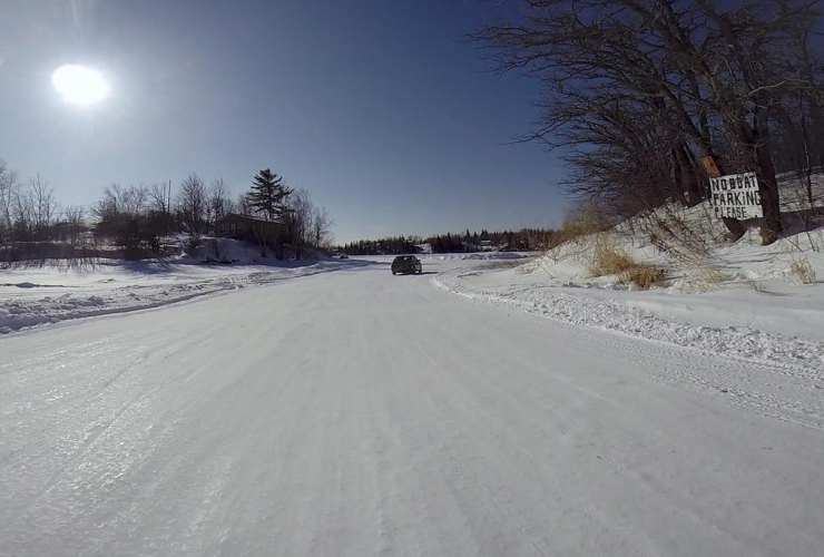 car, winter road, Shoal Lake, Shoal Lake 40 first nation,