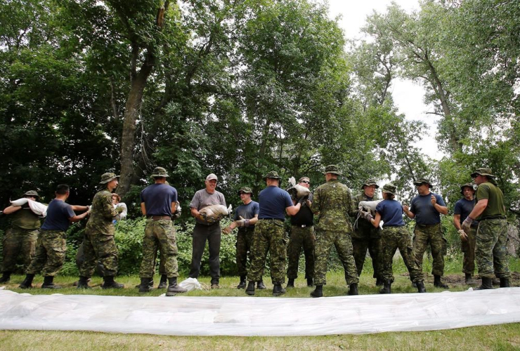 Soldiers, 17 Wing, Winnipeg,