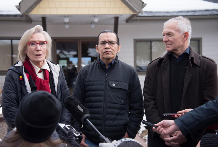 Wet'suwet'en hereditary leader Chief Woos, Minister of Crown-Indigenous Relation, Carolyn Bennett, B.C. Indigenous Relations Minister Scott Fraser,