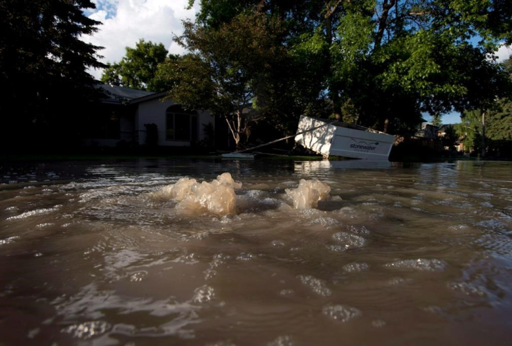 Water bubbles, manhole, Elbow River, flooding, Calgary, 