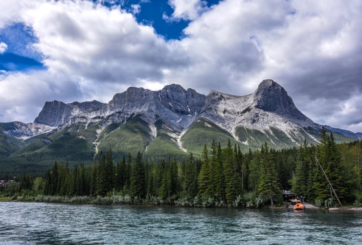 a landscape shot of mountains in canmore alberta