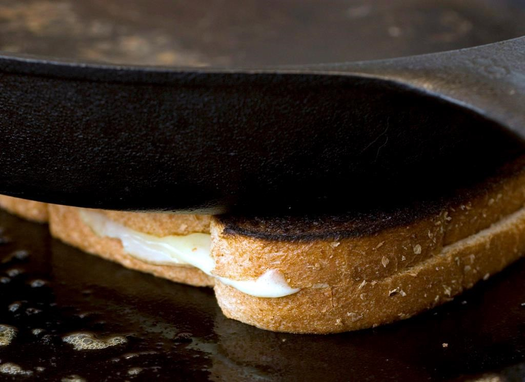 cast iron pan, grilled cheese sandwich, 