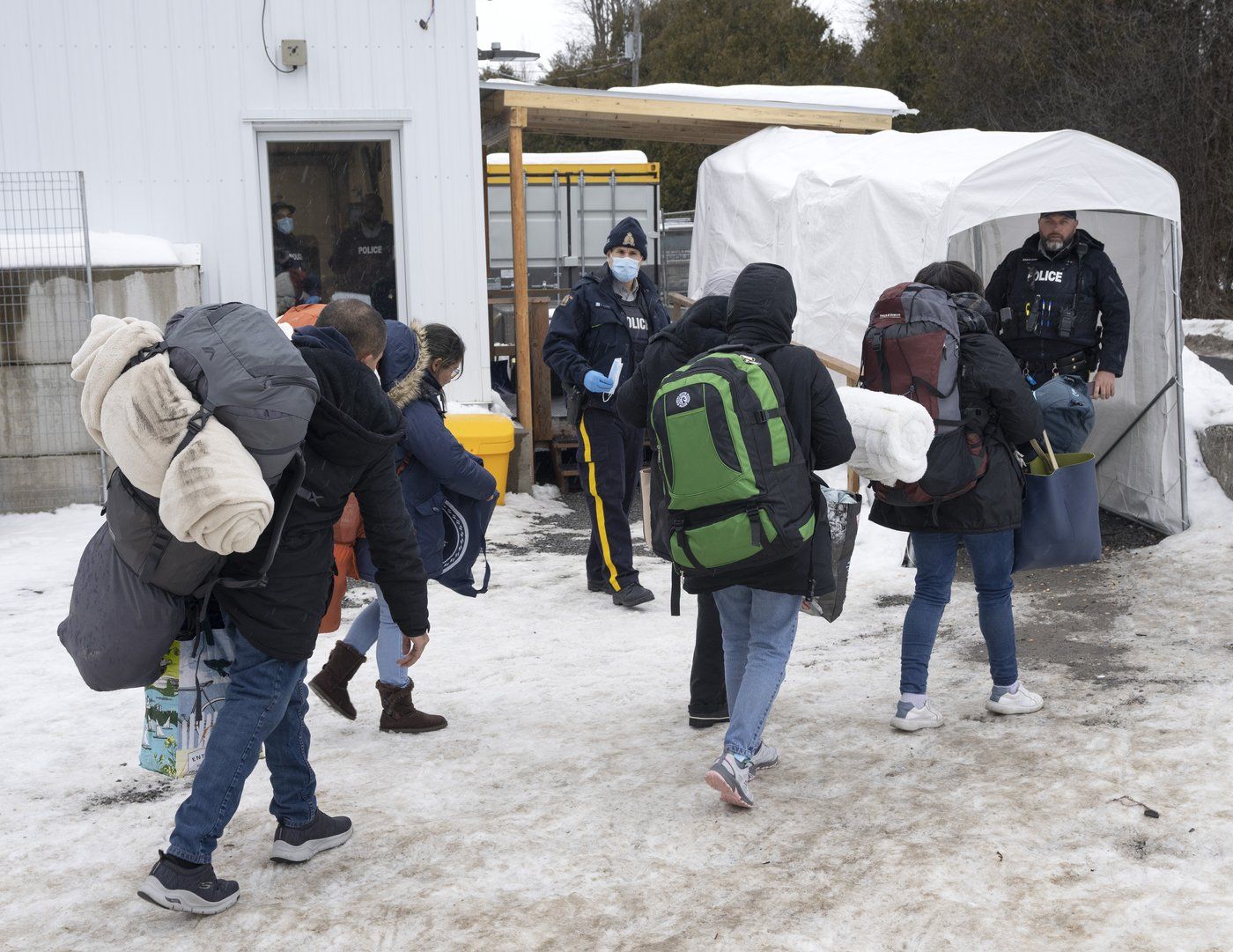 There Is A Well Organized System Helping Asylum Seekers Enter Canada   73b2da1970d52e4dead3d25f0527339ea21433b8dbd4c37ab090dd26e9ef4643 