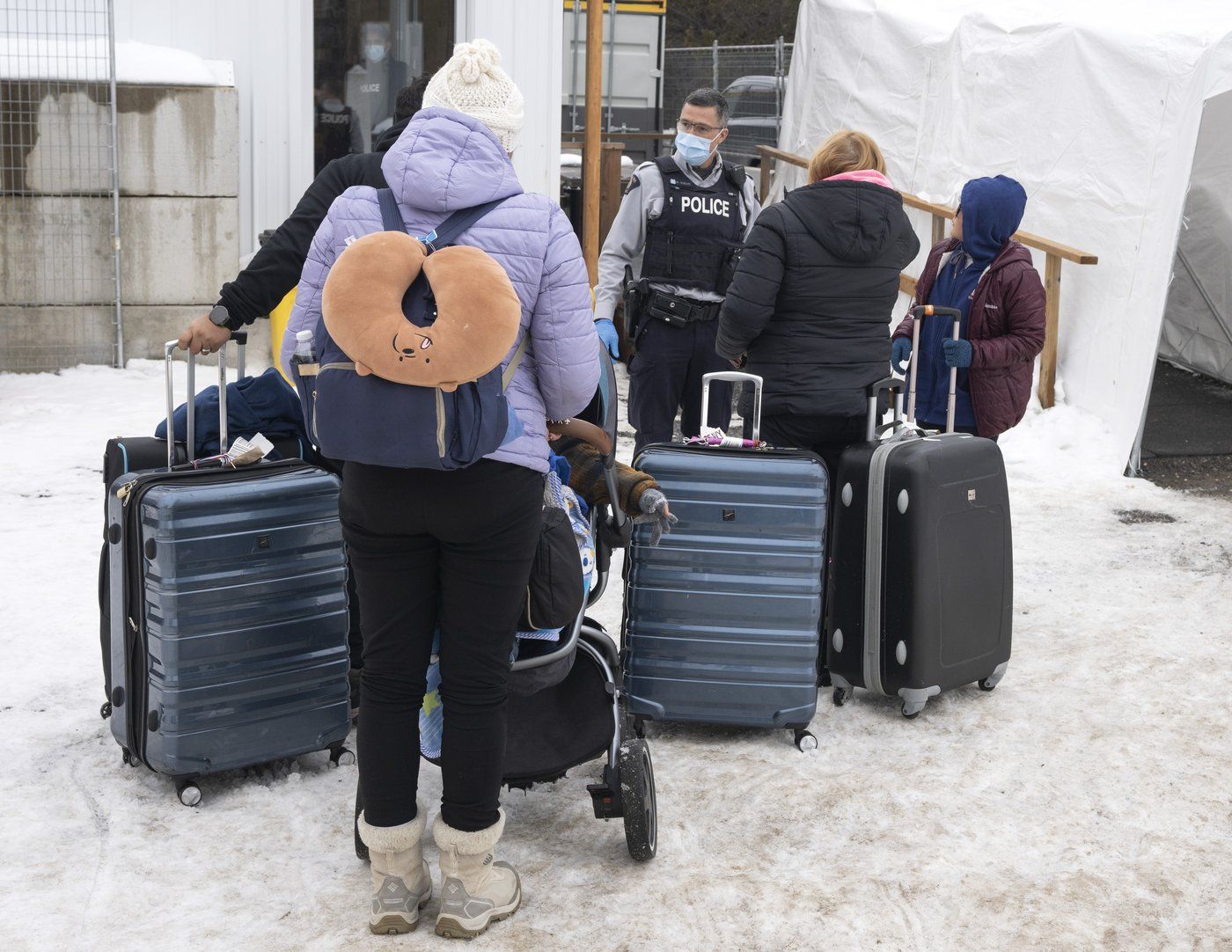 Quebec Premier Urges Trudeau To Discourage Asylum Seekers From Crossing   2814bb58cbc10750591c714e73cdfe1953e76ad99174a089f498fe09421cfe6f 