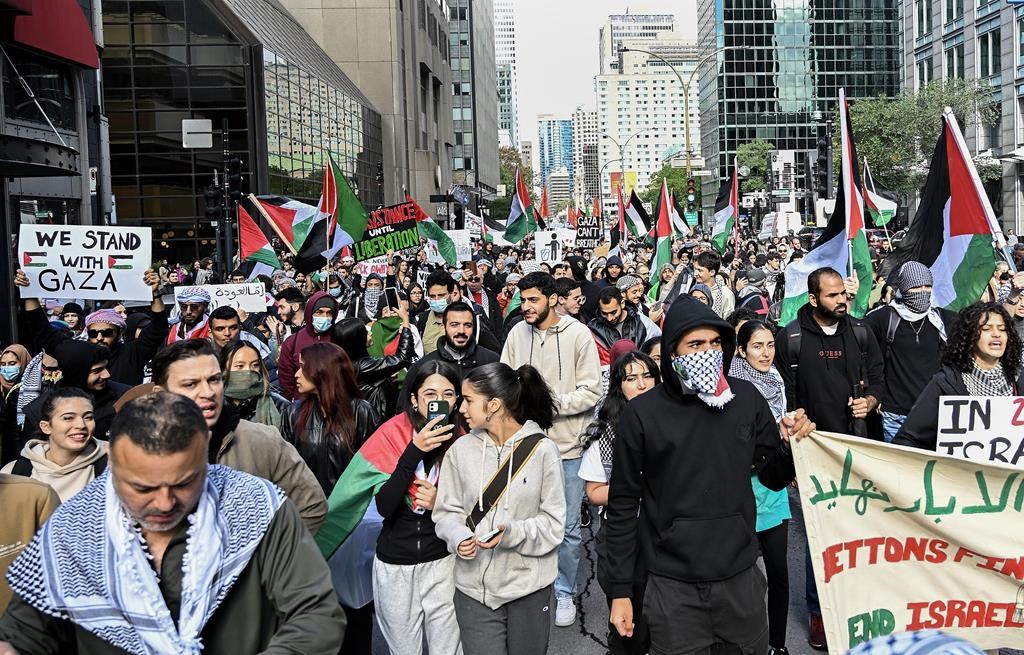 Trudeau Speaks At Jewish Centre; Pro-Palestinian Demonstrators Take To ...