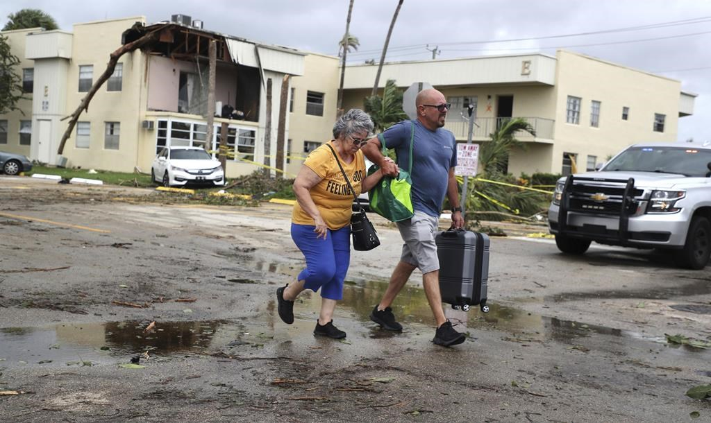 Rescuers reach people cut off by Gulf Coast hurricane