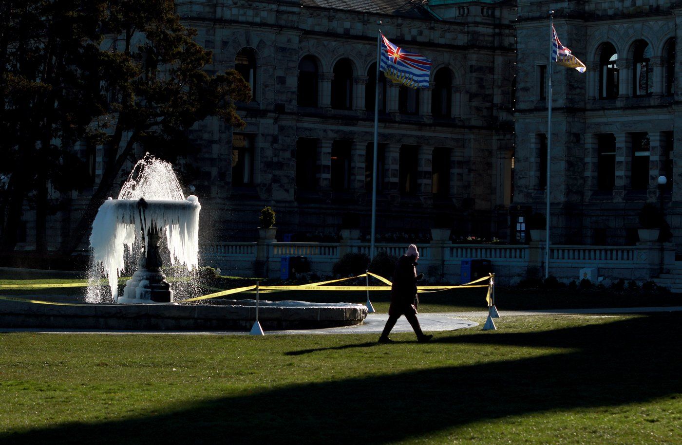 Western Canada begins to warm after record freeze. Snow comes next