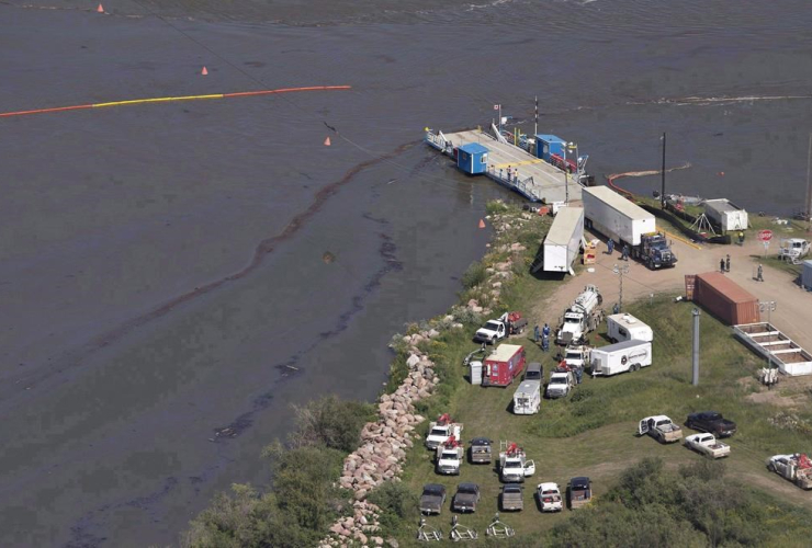 Crews work to clean up an oil spill on the North Saskatchewan river near Maidstone, Sask., in a July 22, 2016